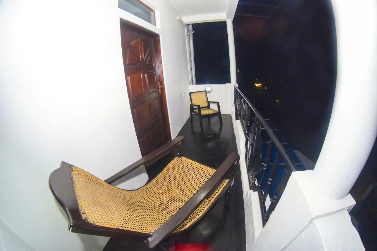 Elsy Villa Negombo 3*,